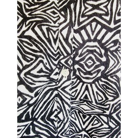 Chico's 3 Black White Geo Top Shirt Blouse Button Up Cotton LS Size XL - Picture 4 of 6
